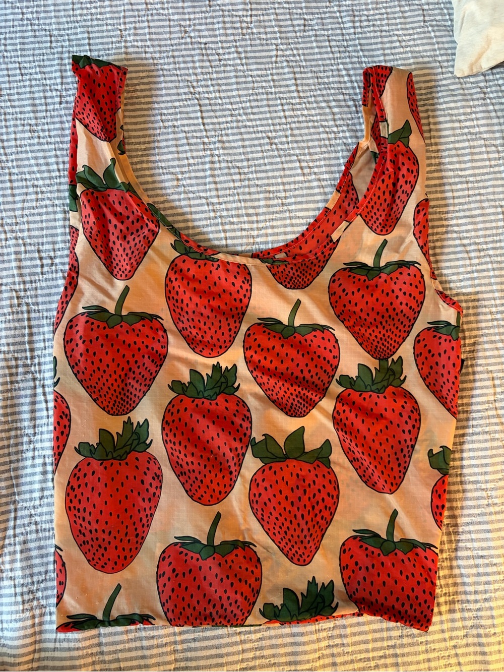 Baggu- Strawberry Print Women's Tote Bag - Red/Pink - Picture 3 of 10
